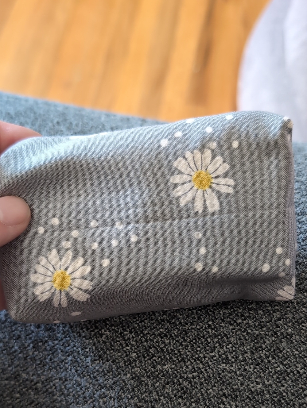 Gray Daisy Pocket Tissue Holder with Yellow Trim - Picture 2 of 3
